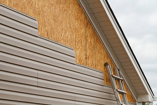 Professional Emergency Siding Repair technician working in Welcome, SC